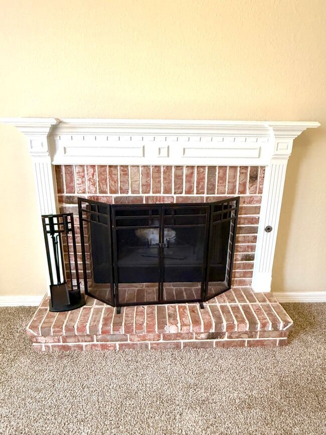 Building Photo - **APPLICATION RECEIVED** *COMING SOON* Luxurious 2-Story Home in Gated Stone Oak Community – Pool...