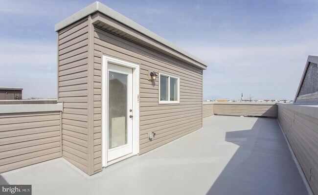 Building Photo - 1702 N Gratz St