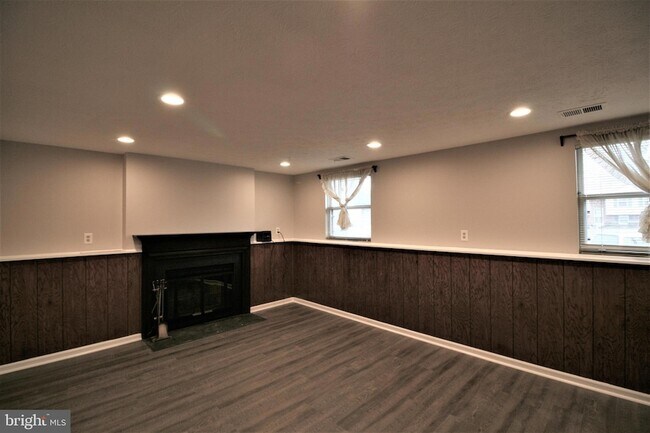 Building Photo - 507 Smoketree Ct