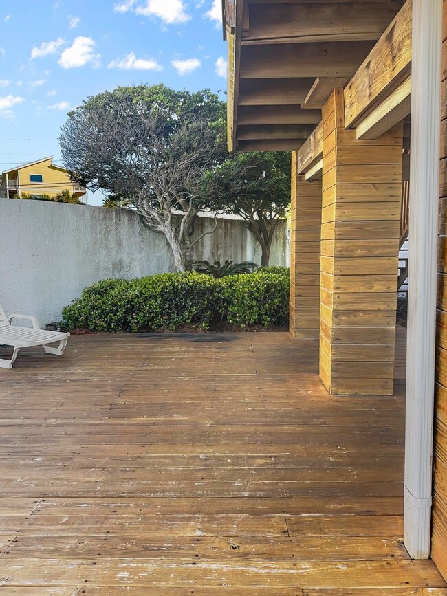 Building Photo - Amazing 3-Bed Condo with HUGE porch on the...