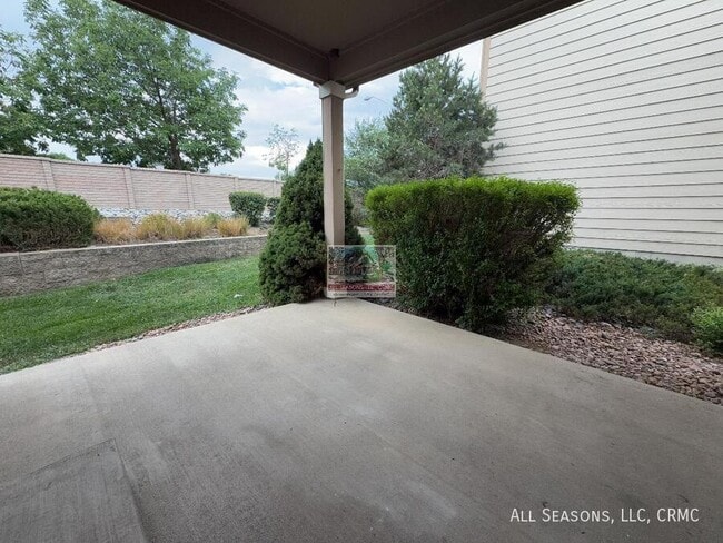 Building Photo - 2520 Sierra Springs Dr