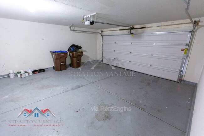 Building Photo - 5926 E Oasis Blvd