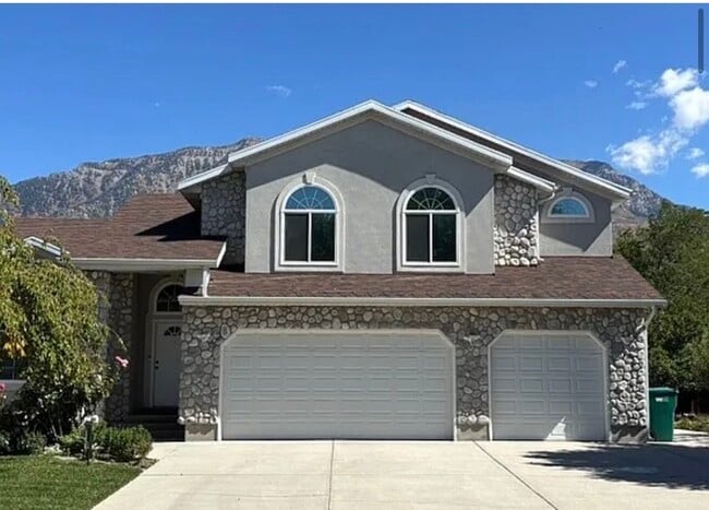Building Photo - Beautiful Orem Home