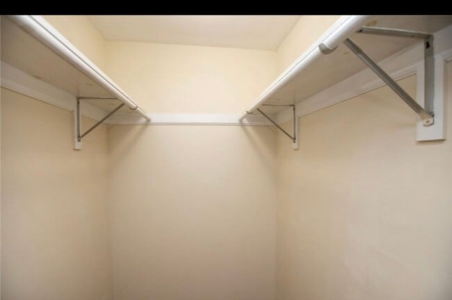 Building Photo - 407ES