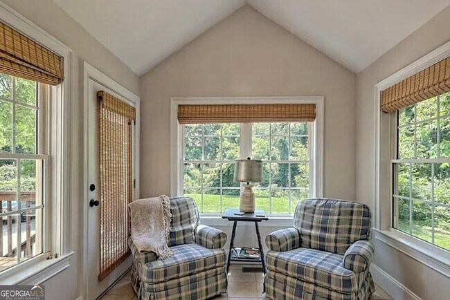 Building Photo - 643 Washington St