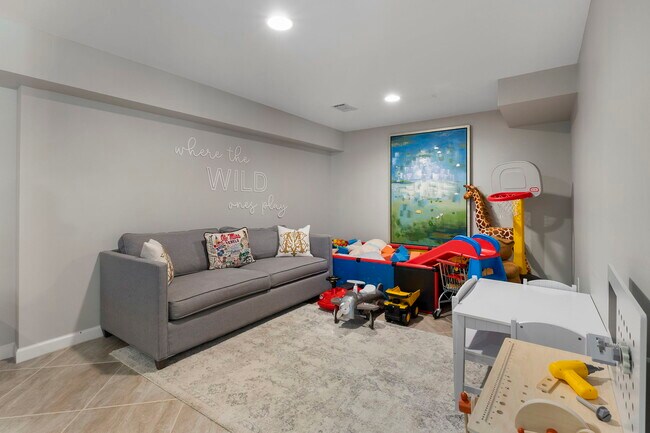Building Photo - 4470 Chatworth Ct NE