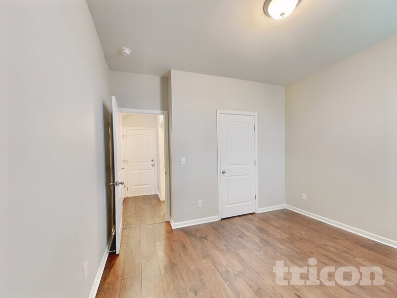 Building Photo - 832 Foxdale Dr