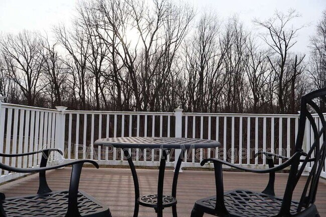 Building Photo - 659 Thomas Penn Dr