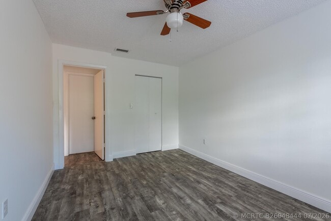 Building Photo - 5847 S 37th St