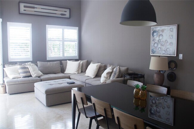 Building Photo - 19900 E Country Club Dr