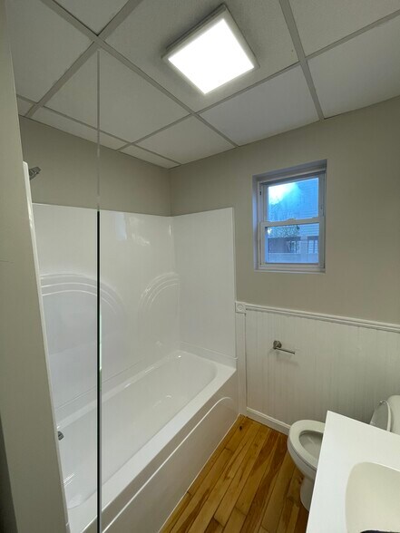 Building Photo - 517 Cottage St