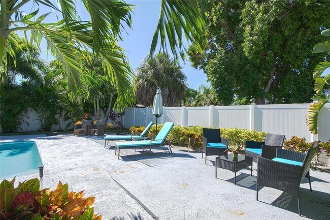 Building Photo - 3665 Belle Vista Dr E