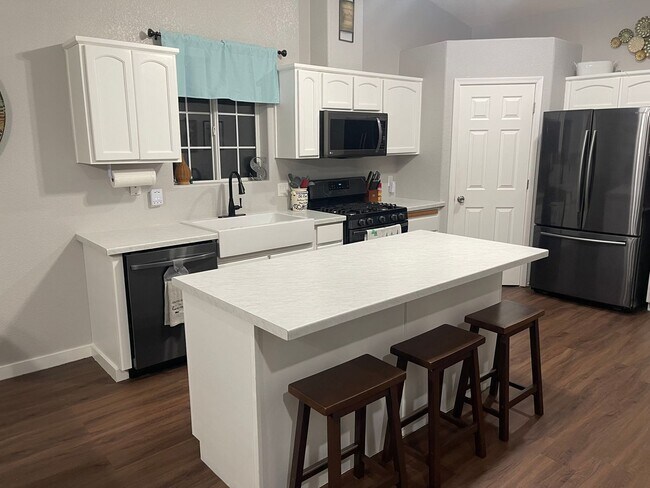 Building Photo - VILLA CHAPARRAL