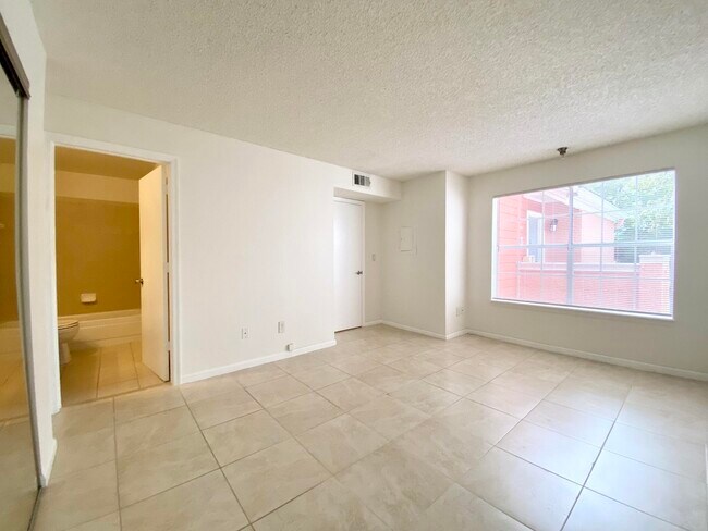 Building Photo - 1001 Crystal Way