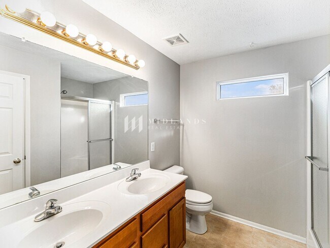 Building Photo - Multi-Level Elkhorn Home