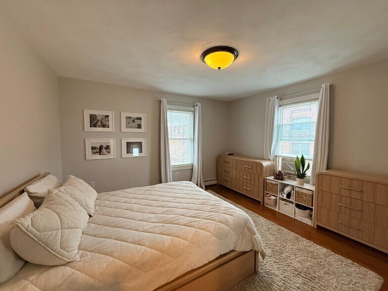 Building Photo - 119 Central St