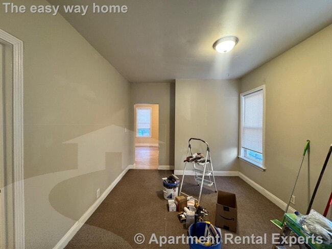 Building Photo - 115 Elm St