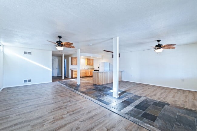 Building Photo - 1453 Luna Ln