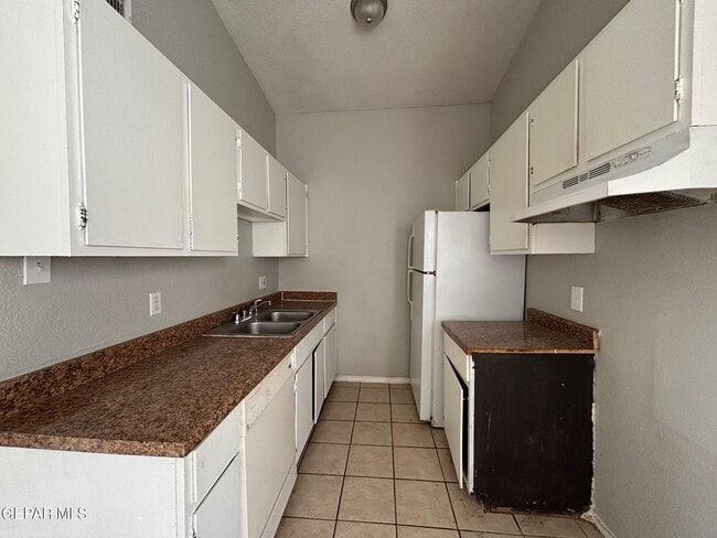 Building Photo - 10840 Obsidian St