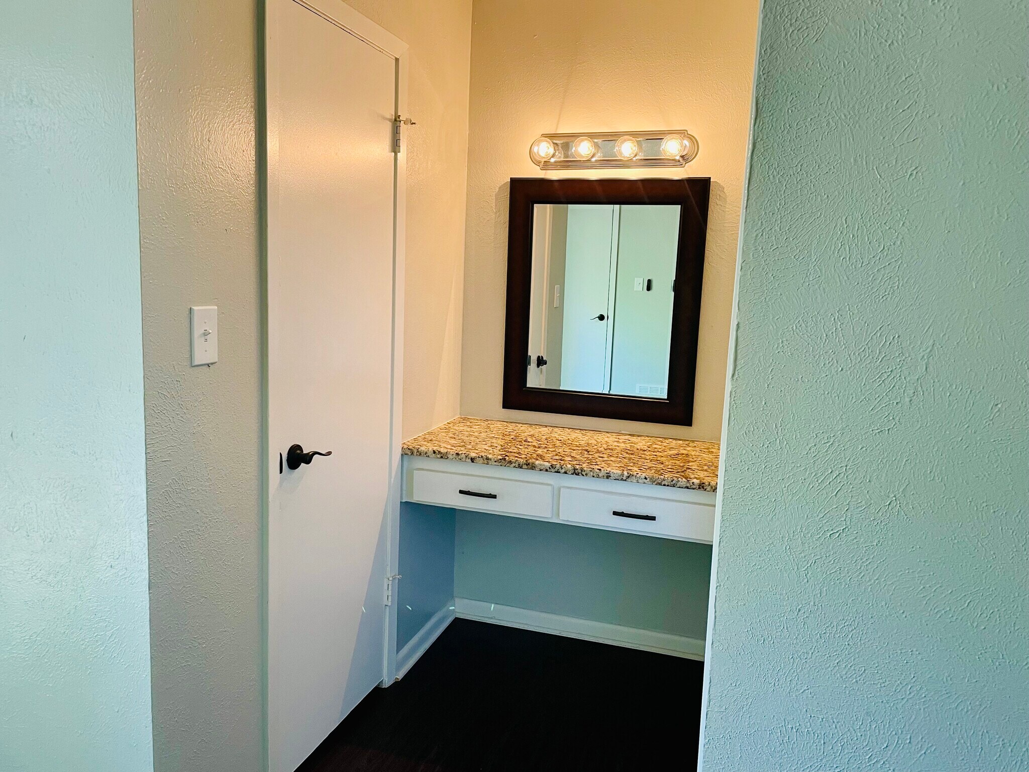 Main Bedroom Makeup Vanity - 6717 Tulsa Cove