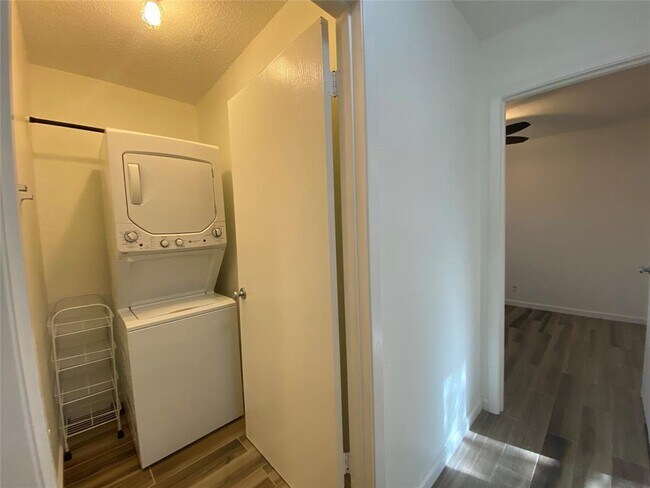 Building Photo - 9618 Sugar Hill Dr