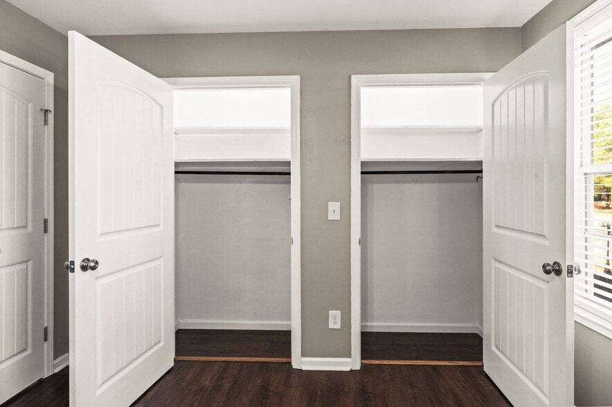 Building Photo - 7213 Rosemary Ct