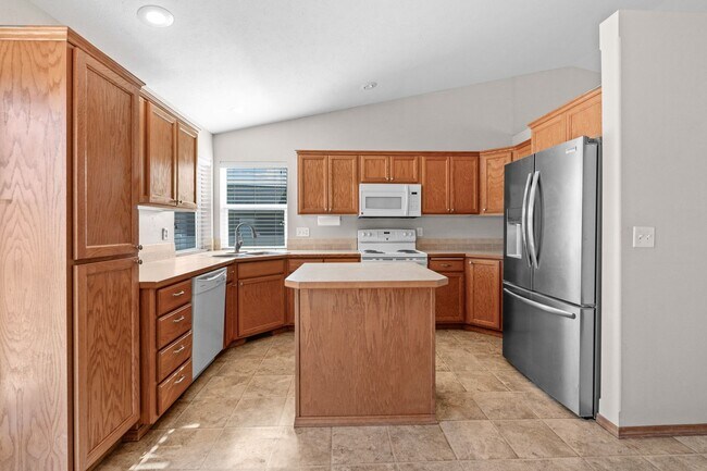 Building Photo - Colbert WA Rancher with Full basement for RENT!