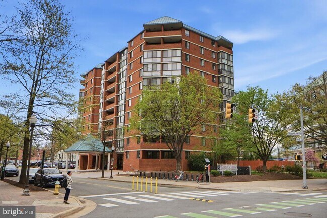 Building Photo - 1001 N Randolph St