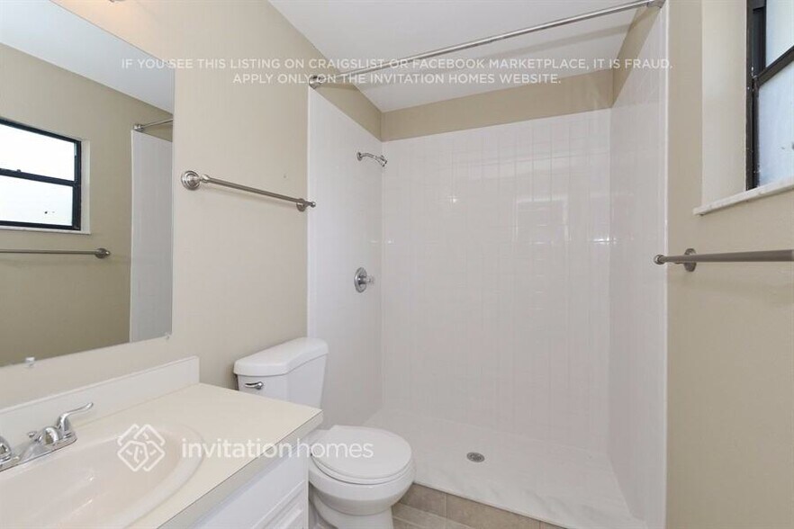 Building Photo - 5800 Southwind Dr