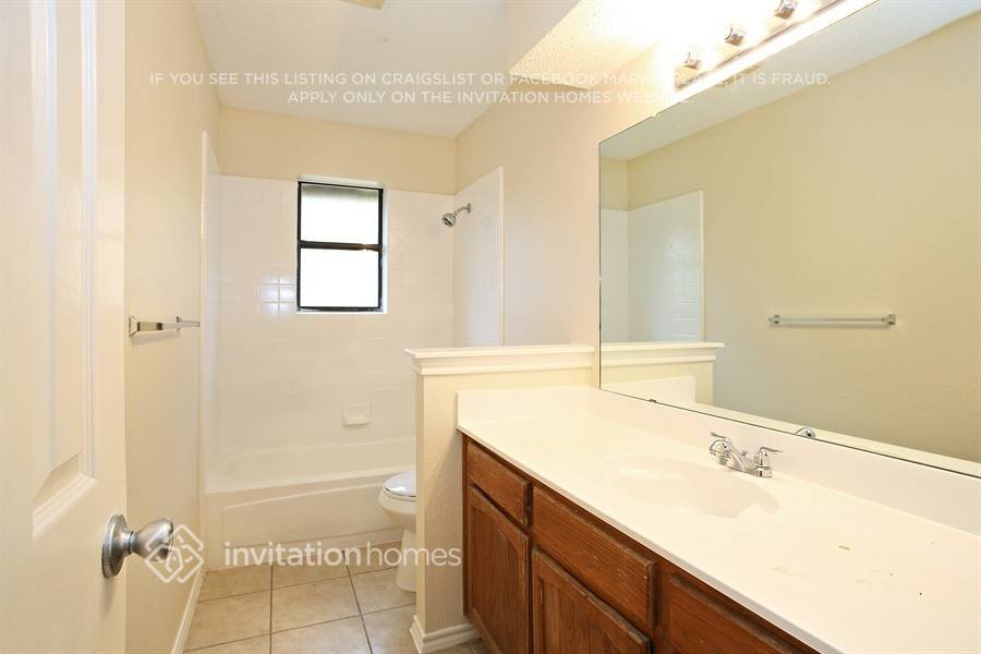 Building Photo - 4817 Creekridge Ln