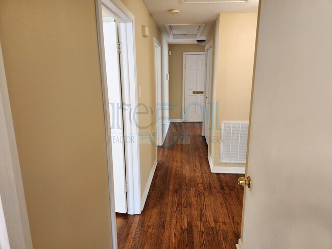 Building Photo - Great Home for UAMS Students