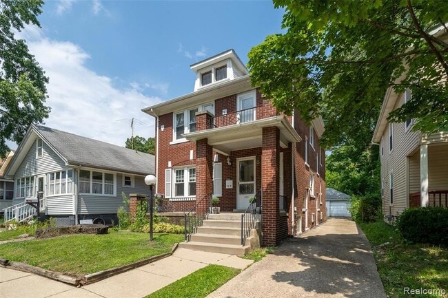 Building Photo - 242 W Webster St