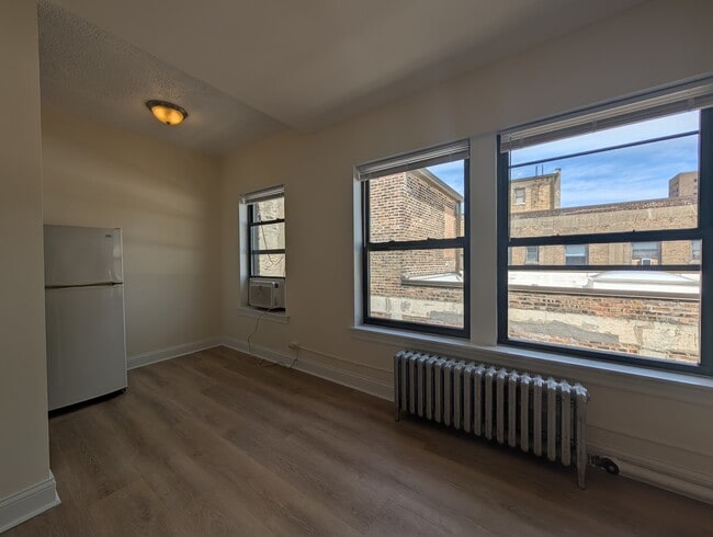 Building Photo - 5417 N Kenmore Ave