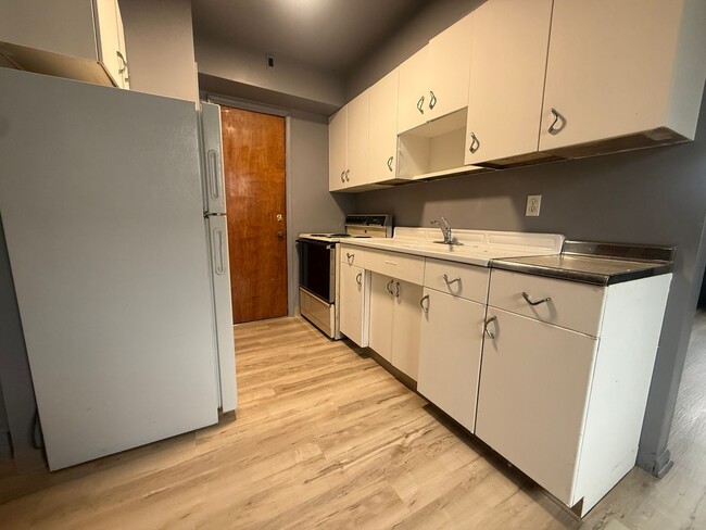 Building Photo - 4201 Rocky River Dr