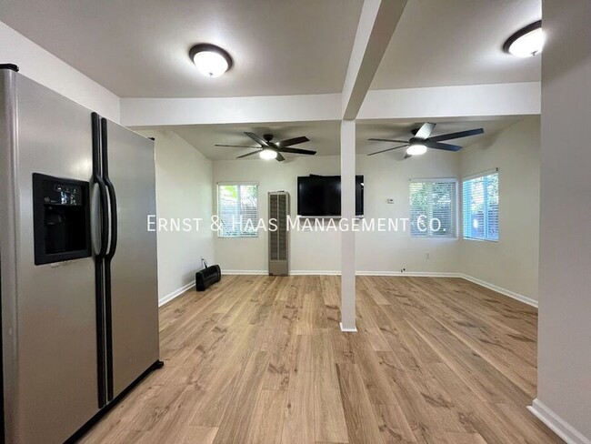 Building Photo - Charming Studio Apartment in North Long Be...