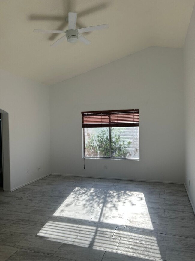 Building Photo - 7277 W Maple Ridge Dr