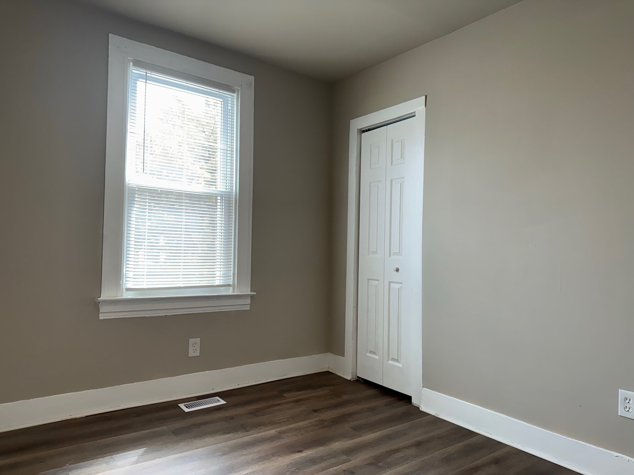 Building Photo - 123 Walnut Ave