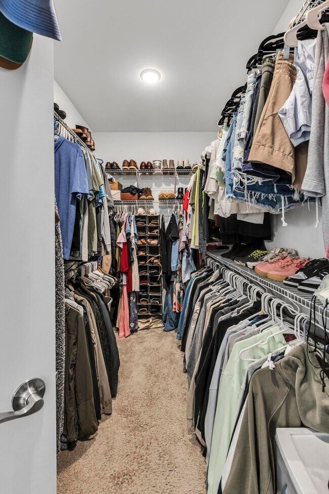 Building Photo - Move in Special!!! $500 off first months r...