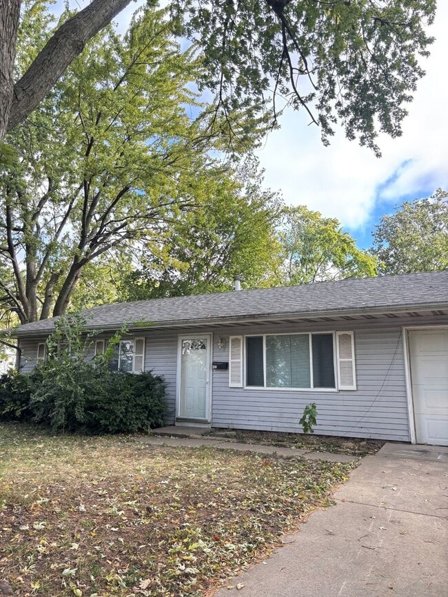 Building Photo - 402 S Dodson Dr