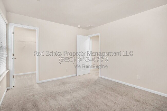 Building Photo - 127 Blossom Ridge Dr