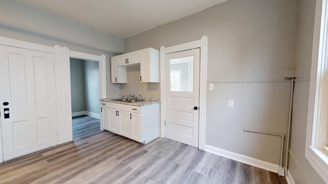 Building Photo - Old Brooklyn Area - 3 Bedroom Single Famil...