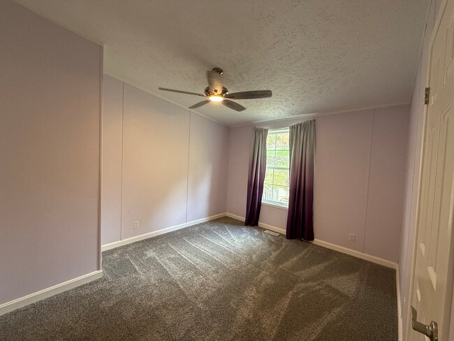 Bedroom 2 - 1336 Mars Evans City Rd