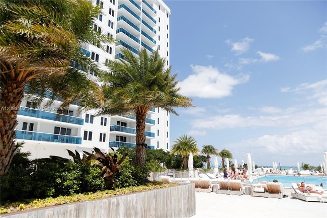 Building Photo - 2301 Collins Ave