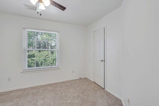 Building Photo - 209 Summerhaze Cir