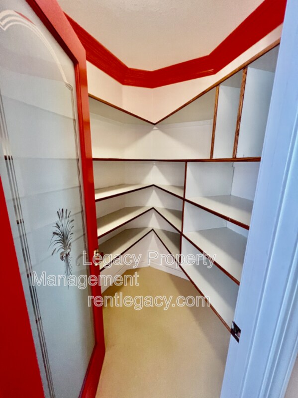 Building Photo - 2552 Cotswold Hill Dr