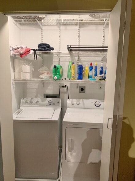 Building Photo - 130 S Canal St