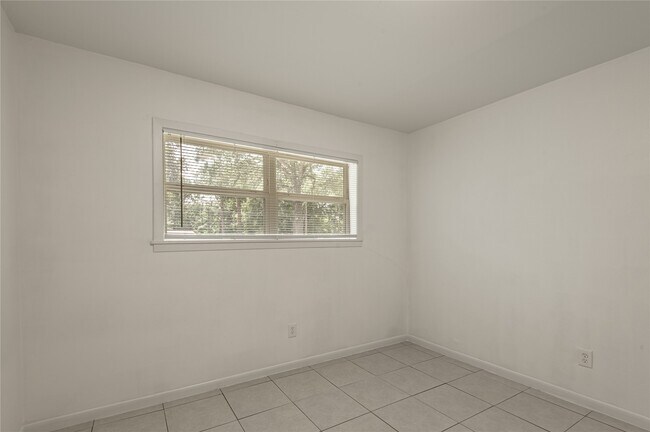 Building Photo - 604 Hayman St