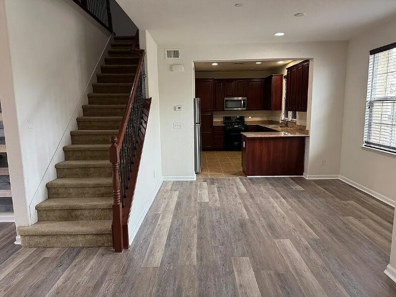 Building Photo - 88 Sluice Way