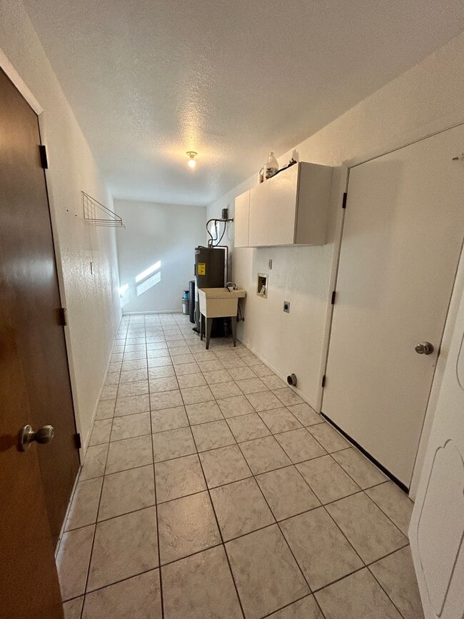 Building Photo - Great Unfurnished home!