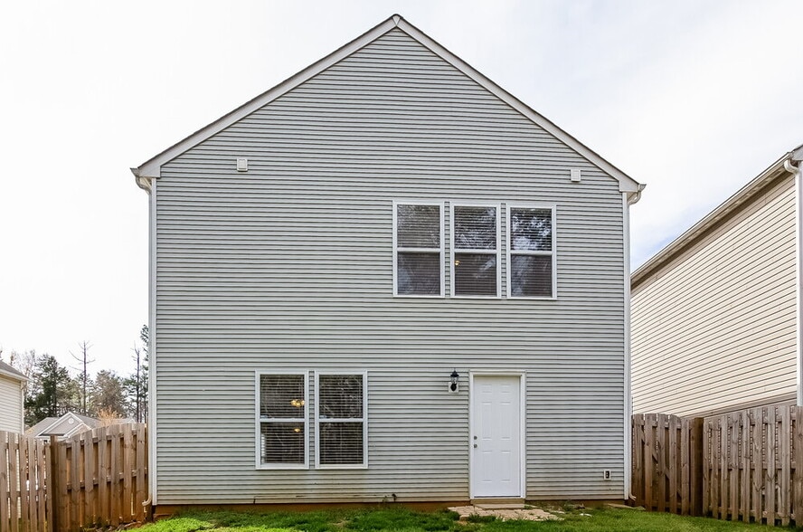 Building Photo - 7234 Fox Point Dr